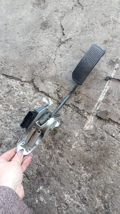 Педаль газу Nissan xtrail t 30 2.2 2001-2003 рік