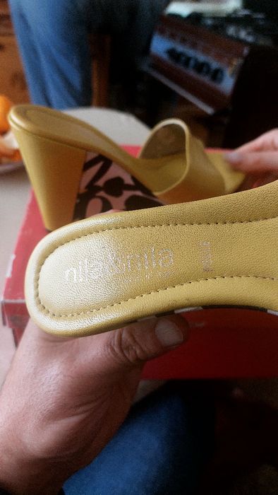 Босоніжки  Nila Nila (шльопанці на платформі)