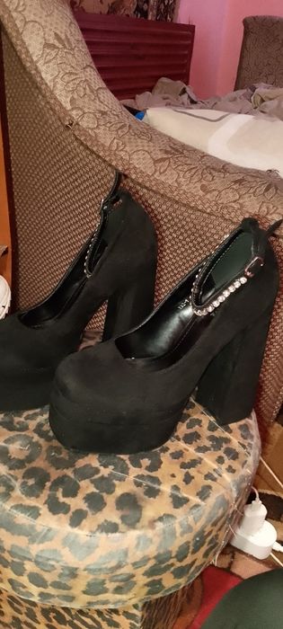 Продам туфли новые