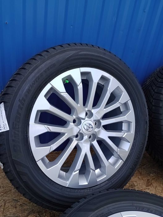 Koła Zimowe Toyota Rav4 5x114,3 R19 7,5j ET40 Czujniki Tpms Yokohama Bluearth V906 235/55 R19 105V Stan Demo