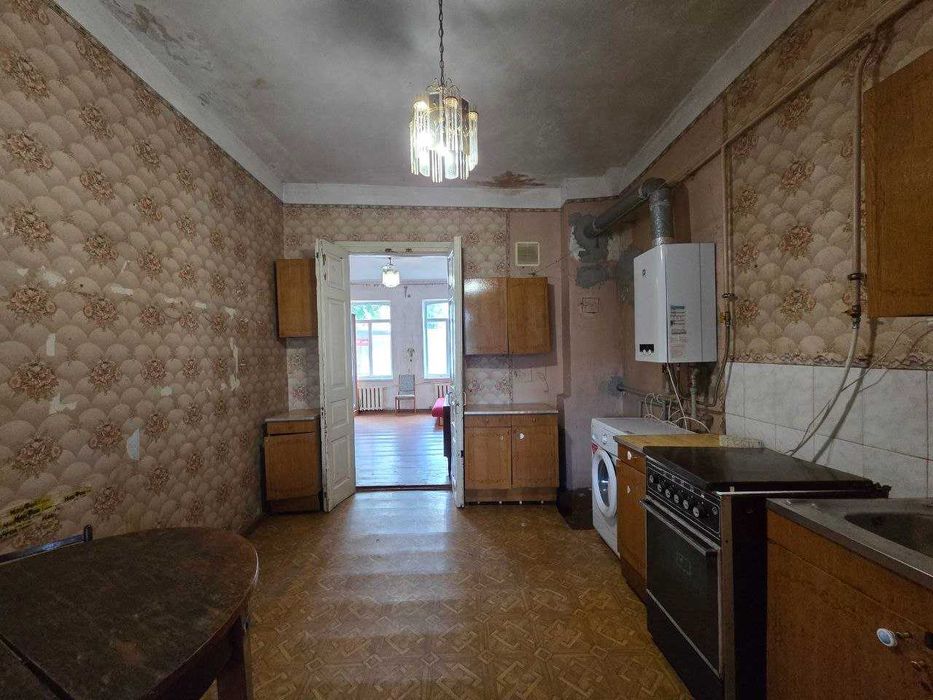 Продаж квартири на землі в центральній частині Черкас