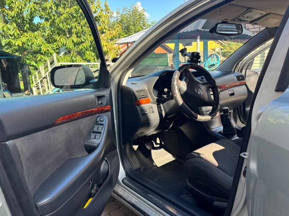 Toyota Avensis T25