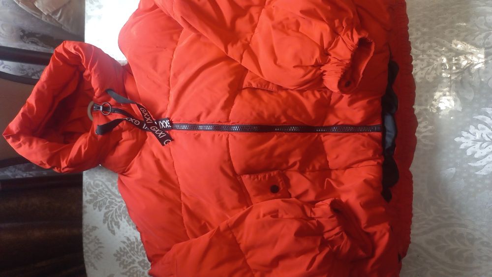 Продам пуховик розмір л
