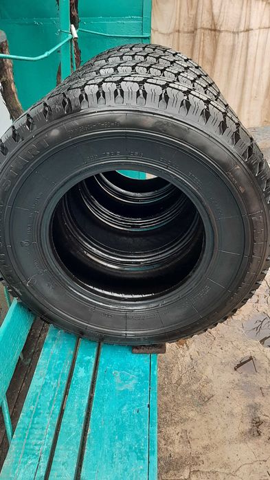 Шины 235/75 R-15 поршня
