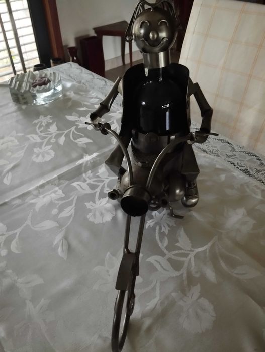 Suporte de garrafa em metal