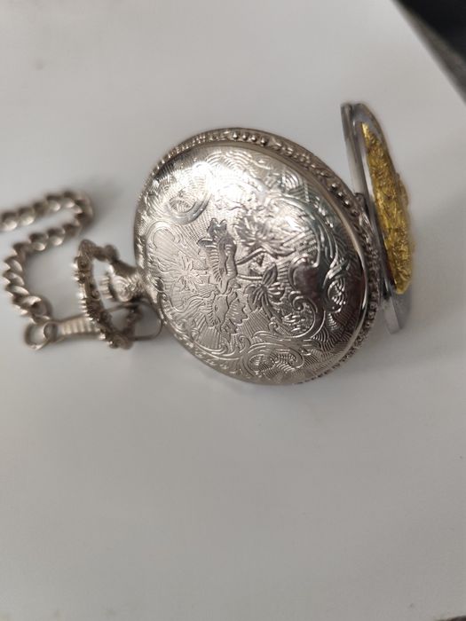 Zegarek męski przypinany