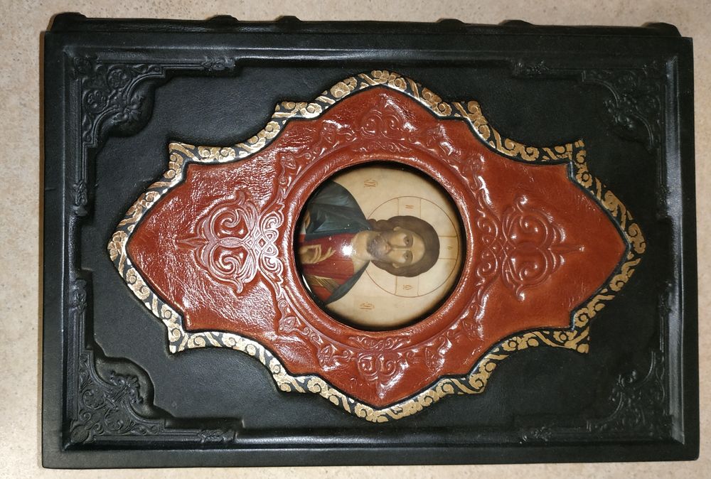 Библия книга в кожаном переплёте на подарок