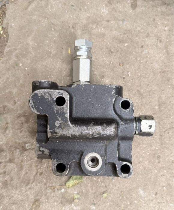 Клапан пріоритету JCB  332/G3778