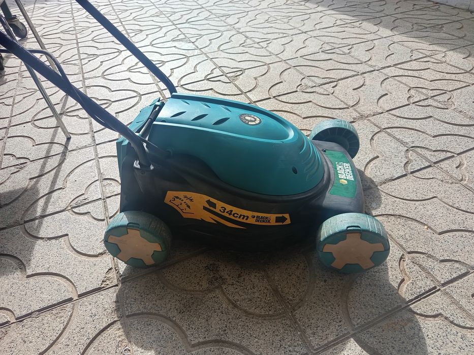 Corta relva black and Decker pouco uso