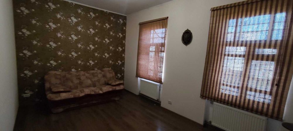 Продам будинок в центрі