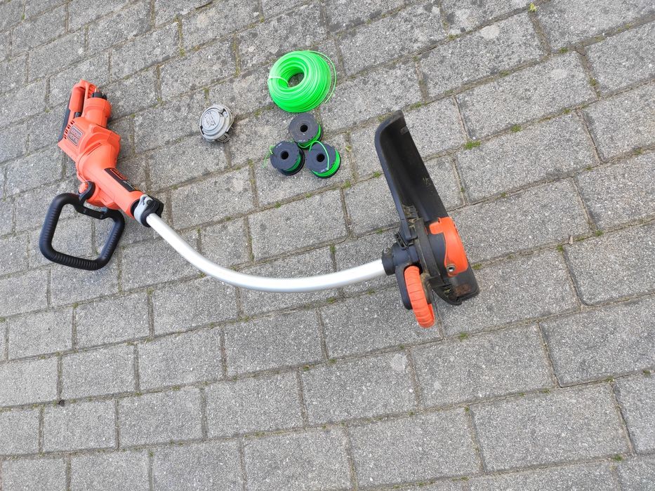 Aparador Ervas/Relva 700W 33cm Black & Decker GL7033