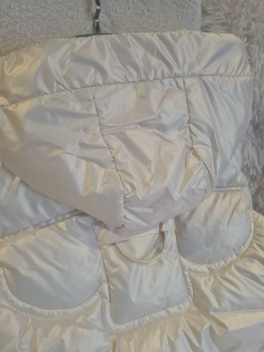 Colete acolchoado com capuz