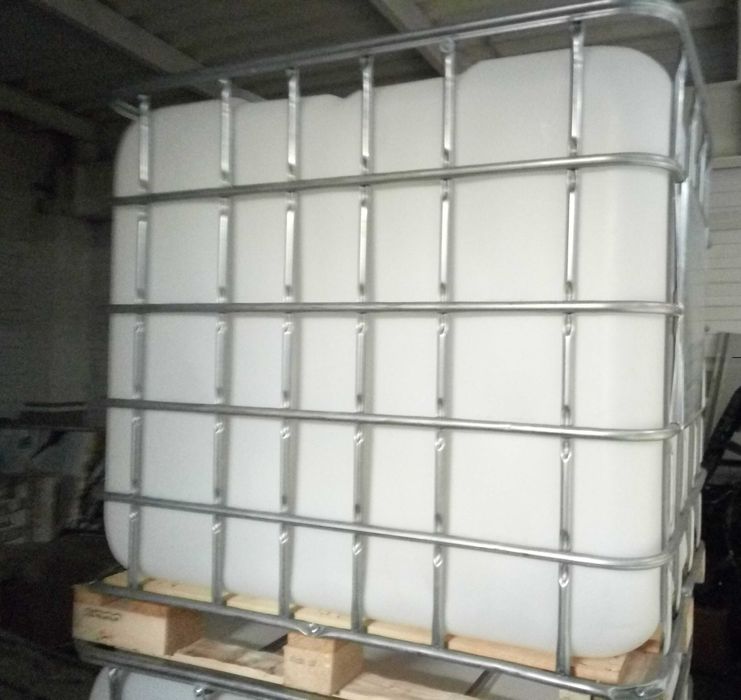 емкость пластиковая в обрешетке 1(один) куб из под моторного масла