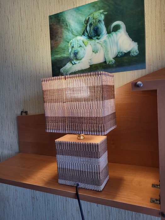 Настільна лампа з лампочкою