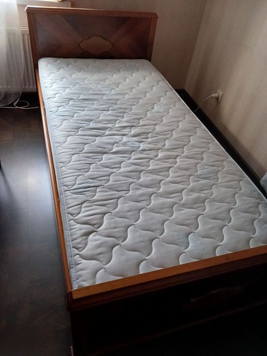 Ліжка односпальні з матрацами