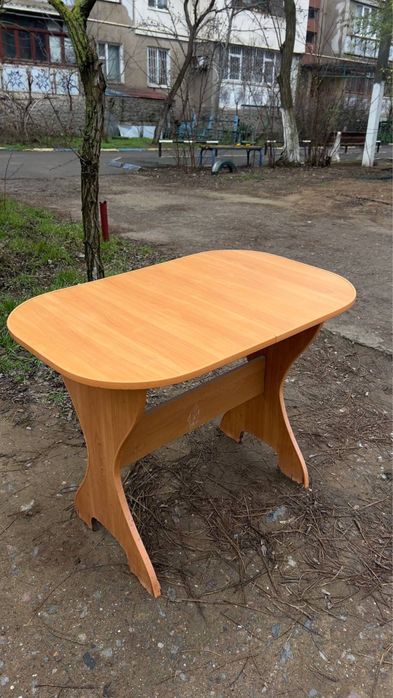 Продам стол кухонный