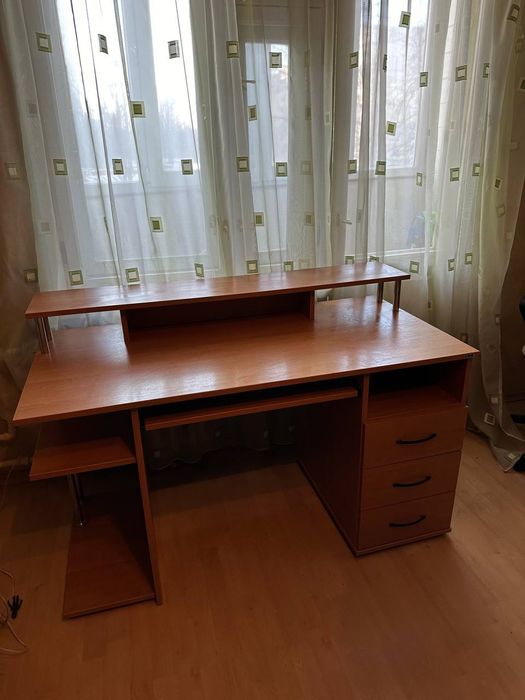 Продам компьютерный стол , иди для учёбы