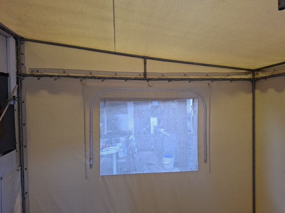 Vendo avançado, tenda em bom estado