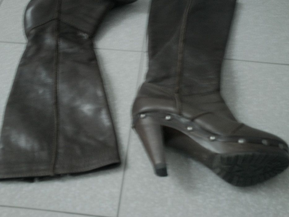 Botas practicamente novas