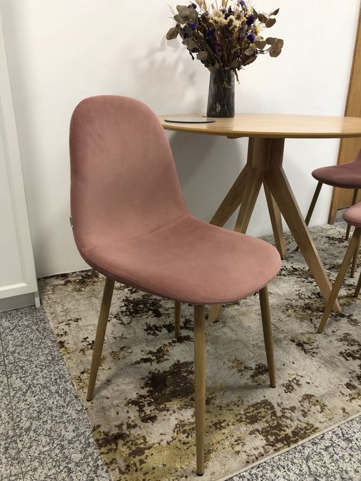 Cadeira de jantar em veludo rosa velho