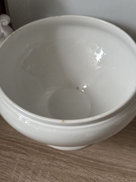 Biała waza do zupy na nóżce