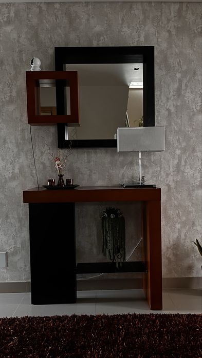 Consola com espelho