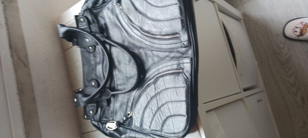 Malas de pele,cada14€