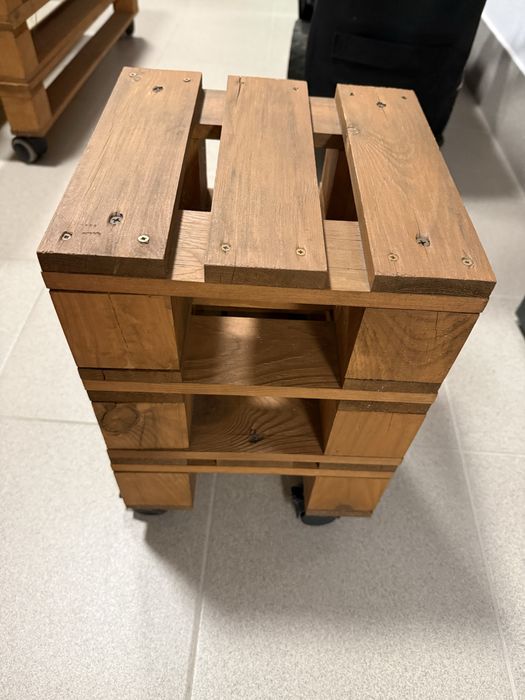 Stoliki z palet na kółkach 60cm x 80cm oraz 25cm x 25cm