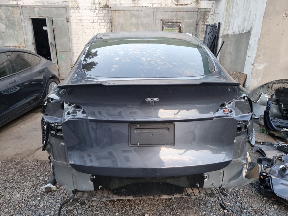 Запчастини Tesla model 3 та model Y