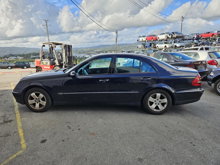 Mercedes-Benz E270 CDi W211 Avantgarde de 2004 para peças