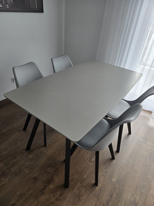 Stół i 4 krzesła zestaw