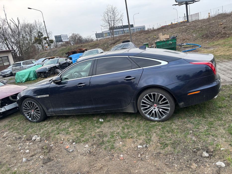Jaguar XJ