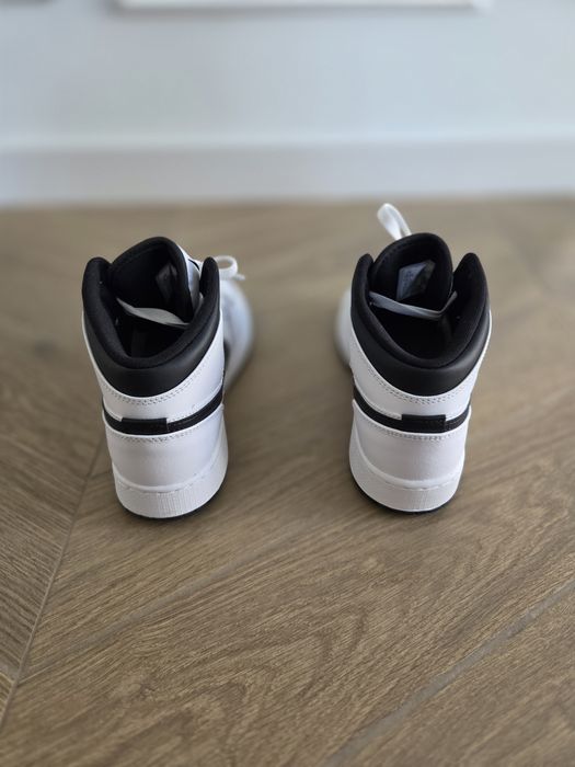 Buty męskie sportowe Air Jordan 1 Mid, nieużywane rozmiar 39