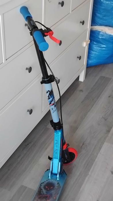 Bicicleta e trotinete de criança com proteção