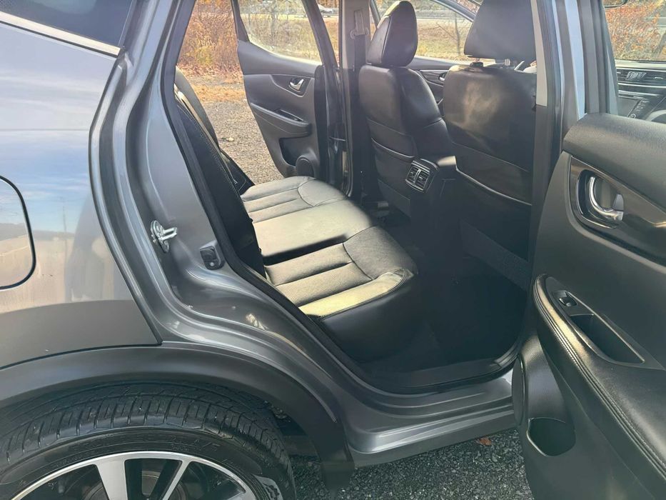 Nissan Rogue Sport SL      2017