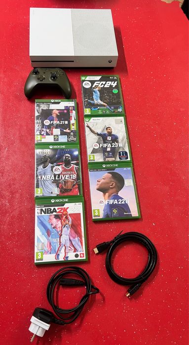 Xbox One S [4K] + Comando + Jogos [FC25, NBA2K22, Fortnite, Roblox]