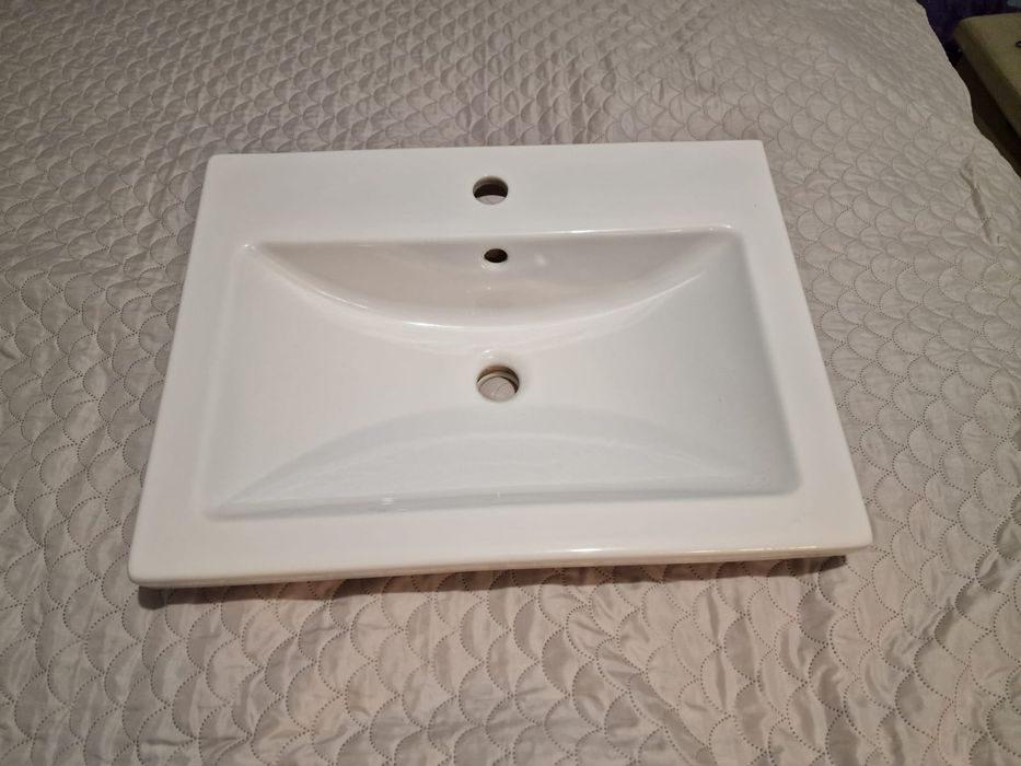 Umywalka nowa  60 cm