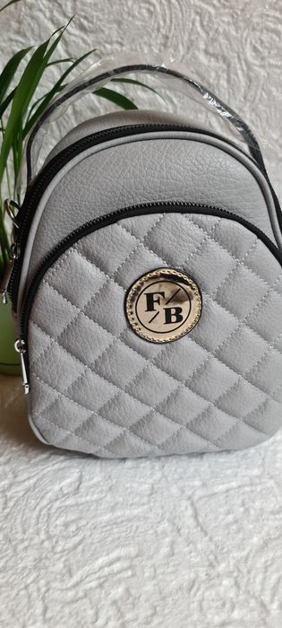 Srebrny damski plecak, torebka do ręki