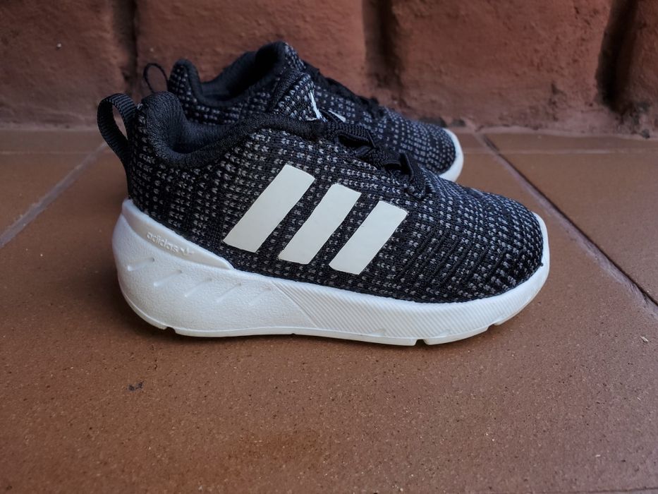 Продам дитячі кросівки adidas, 21 р