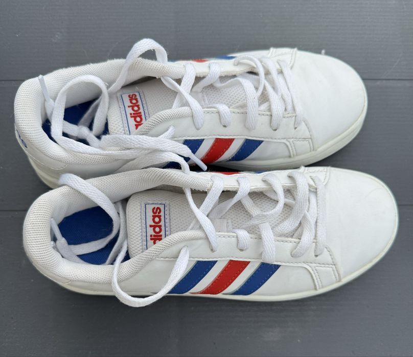 Sapatilhas Adidas tamanho 34