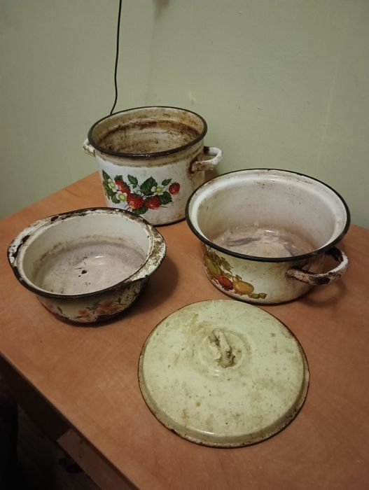 Одним лотом Б.У кастрюльки 3шт