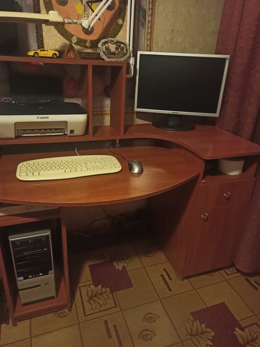 Всё вместе: компьютер, монитор, МФУ, блютуз камера, колонки