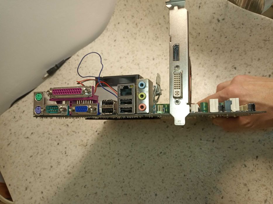 Материнська плата в зборі з відеокартой