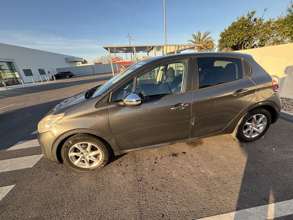 PEUGEOT 208 1.2