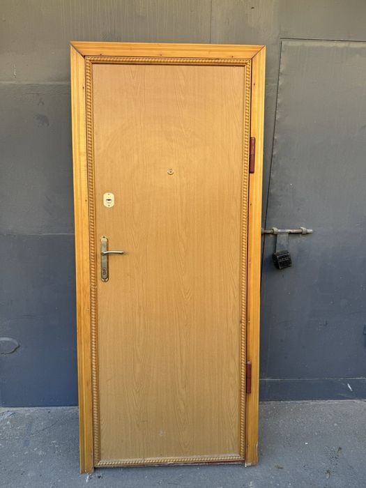 Двері металеві вхідні