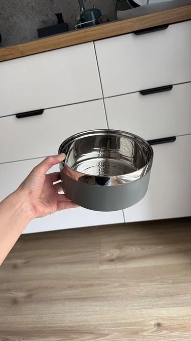 Nowa miska dla psa lub kota