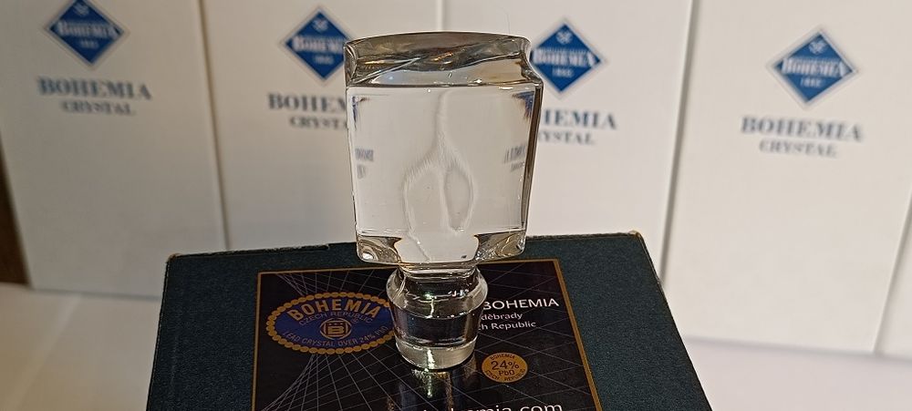 Новий кришталевий декантер Bohemia Kathrene 700 мл