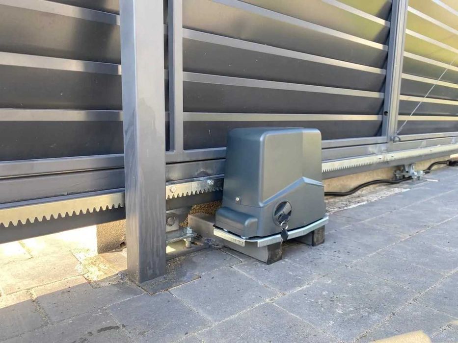 Автоматика для відкатних воріт на проєм 4 метри, Привід на ворота