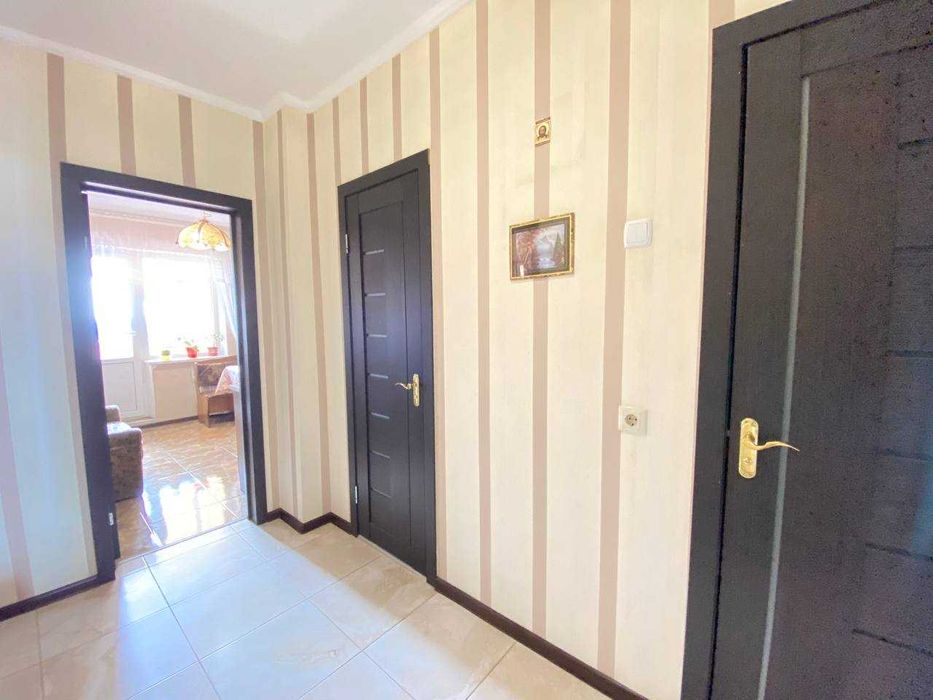 Простора 1-к  45 м²  біля метро Харківська/Позняки. Вишняківська,3