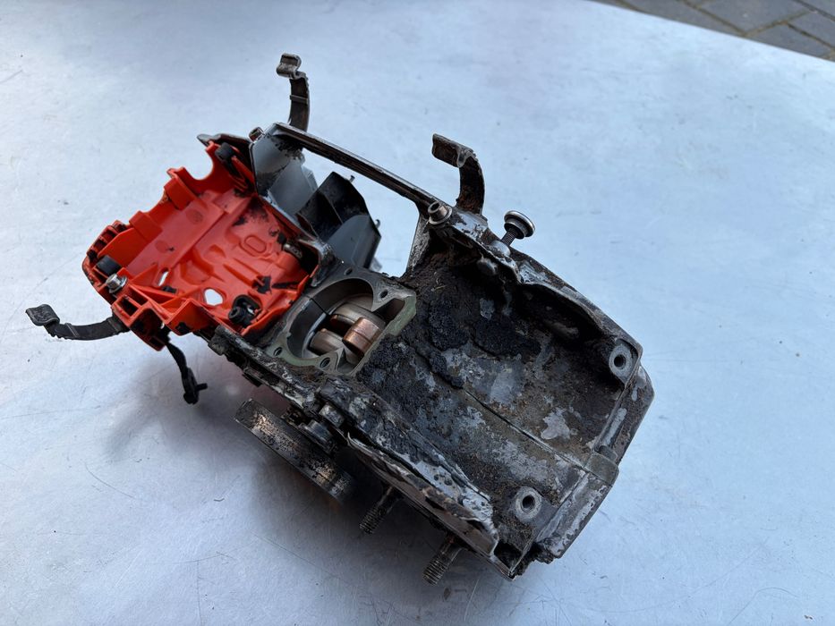 Korpus Podstawa Karter Kartery wał korbowy Husqvarna 562XP 560 562XPG (925)